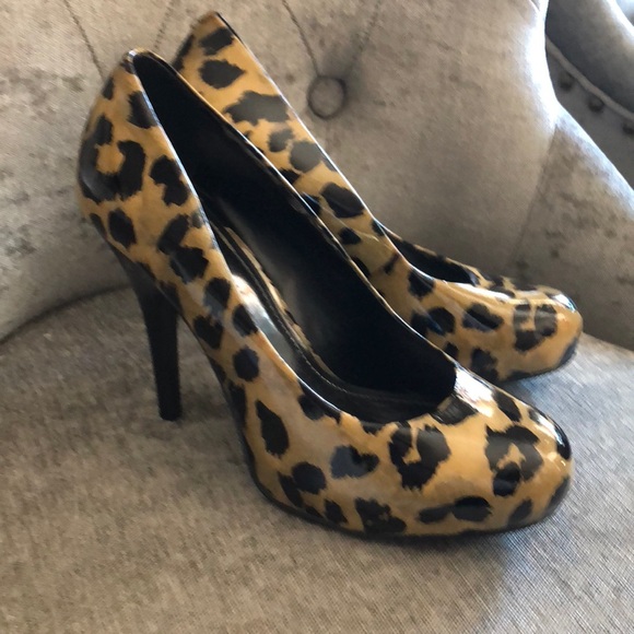 Gianni Bini Patent Leopard Print Heels - Picture 1 of 9